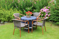 Het terras. Ook een BBQ is aanwezig